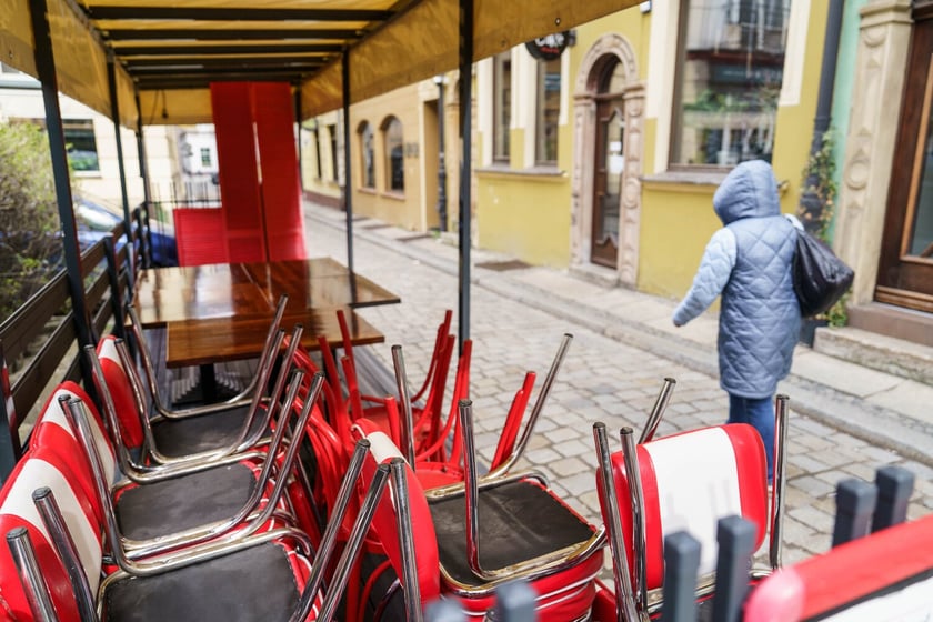 Ogródki gastronomiczne na Starym Mieście we Wrocławiu w marcu 2024