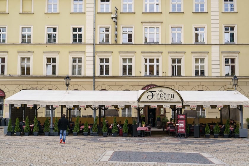 Ogródki gastronomiczne na Starym Mieście we Wrocławiu w marcu 2024