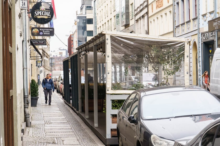 Ogródki gastronomiczne na Starym Mieście we Wrocławiu w marcu 2024