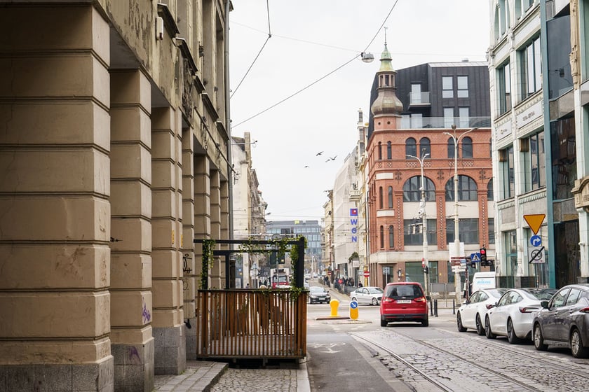 Ogródki gastronomiczne na Starym Mieście we Wrocławiu w marcu 2024