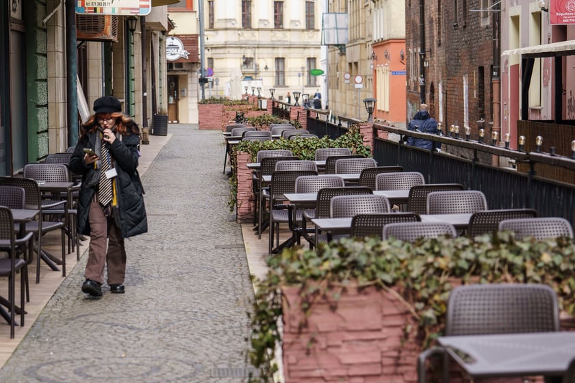 Ogródki gastronomiczne na Starym Mieście we Wrocławiu w marcu 2024