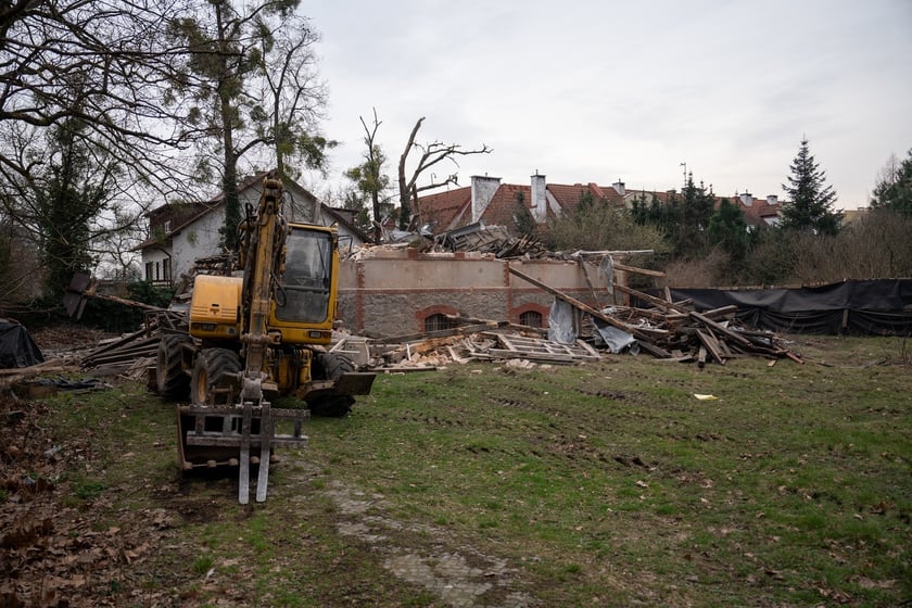 Zburzona zabytkowa willa na Karłowicach