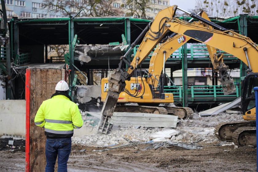 Wyburzanie parkingu przy Swobodnej, luty 2023
