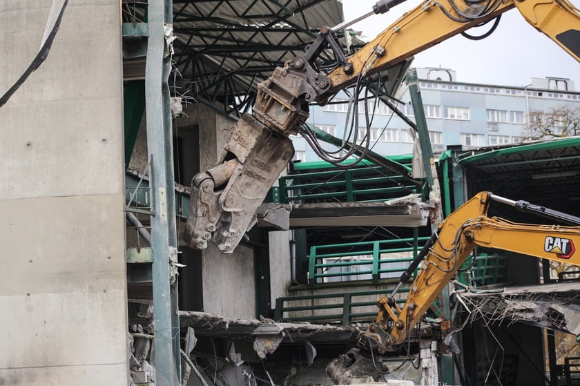 Wyburzanie parkingu przy Swobodnej, luty 2023