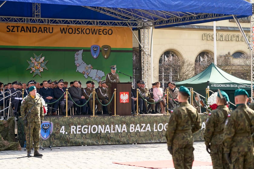 Uroczystość nadania sztandaru 4. Regionalnej Bazie Logistycznej Wojska Polskiego. Wrocław, 15.03.2024