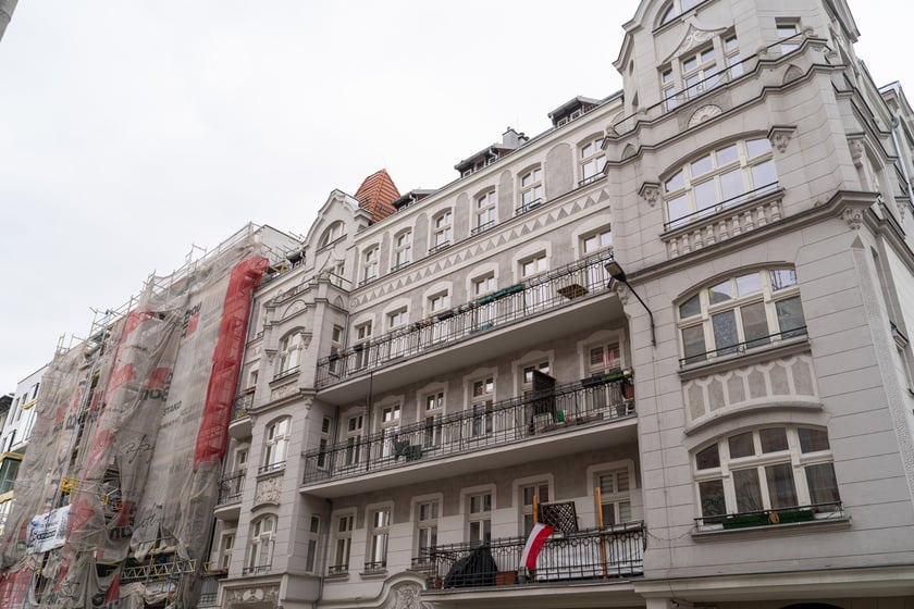 Akcja re-witalizacja. Plan władz Wrocławia na remont kamienic i modernizację podwórek. Część kamienic przy ul. Kurkowej już przeszło remont, jest plan na odnowienie kolejnych historycznych budynków oraz podwórek