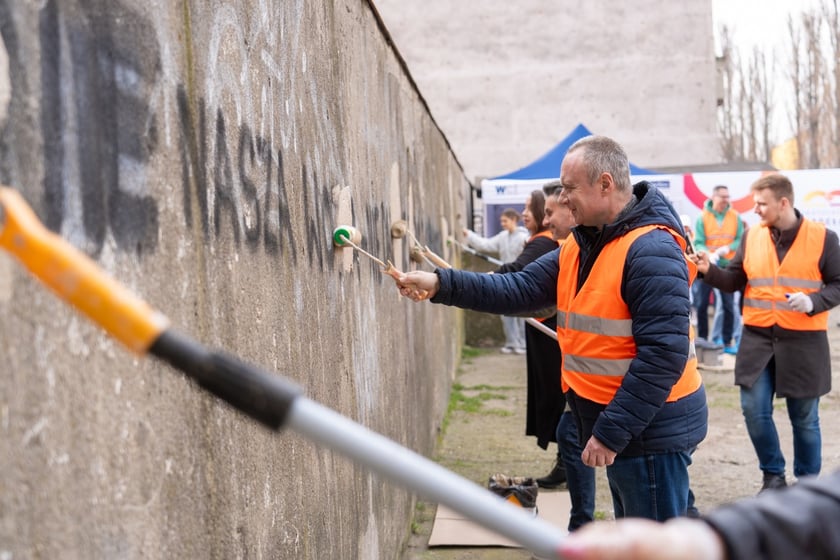 Akcja usuwania napisów we Wrocławiu w Światowym Dniu Walki z Dyskryminacją Rasową