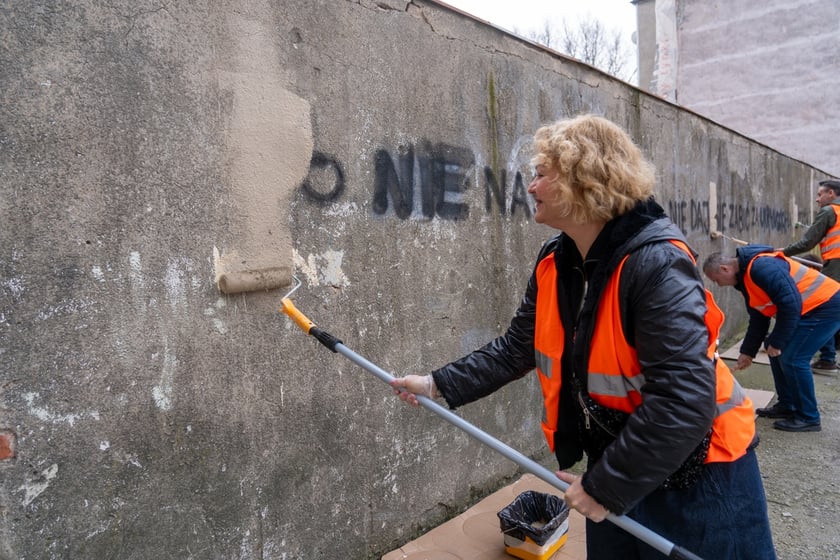 Akcja usuwania napisów we Wrocławiu w Światowym Dniu Walki z Dyskryminacją Rasową