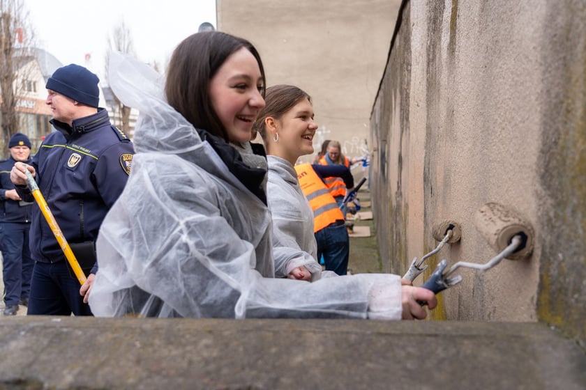 Akcja usuwania napisów we Wrocławiu w Światowym Dniu Walki z Dyskryminacją Rasową