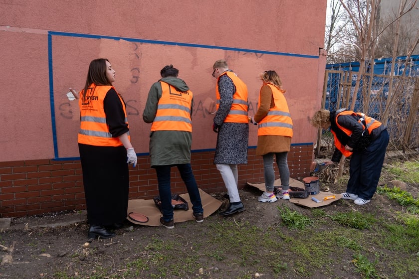 Akcja usuwania napisów we Wrocławiu w Światowym Dniu Walki z Dyskryminacją Rasową