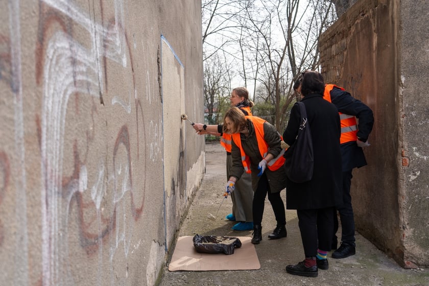 Akcja usuwania napisów we Wrocławiu w Światowym Dniu Walki z Dyskryminacją Rasową