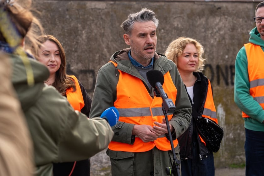 Akcja usuwania napisów we Wrocławiu w Światowym Dniu Walki z Dyskryminacją Rasową