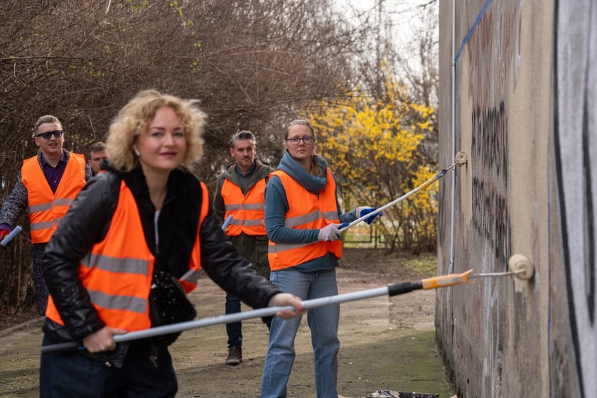 Akcja usuwania napisów we Wrocławiu w Światowym Dniu Walki z Dyskryminacją Rasową