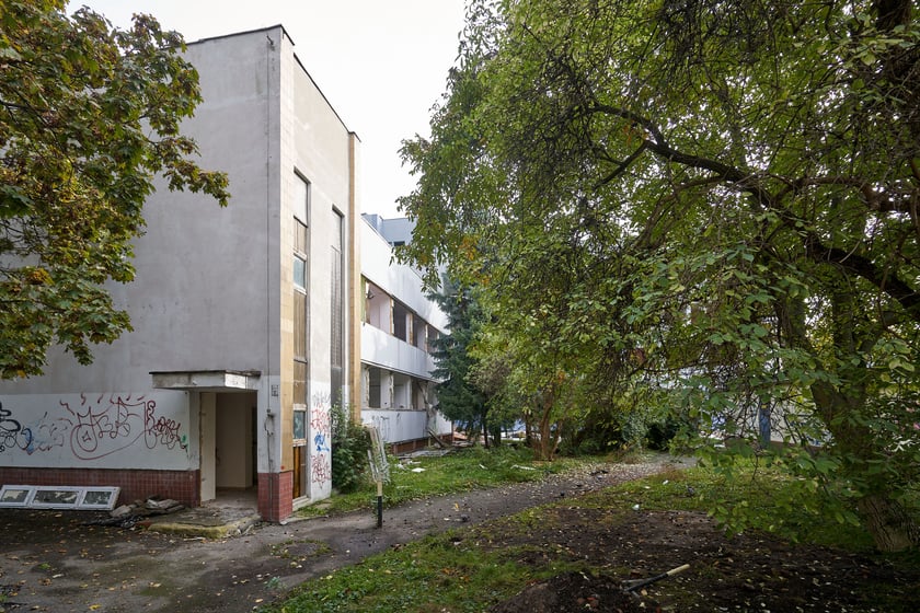 Wyburzanie przychodni Practimed