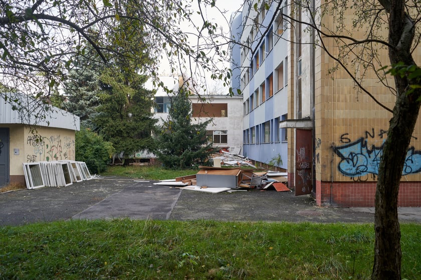 Wyburzanie przychodni Practimed