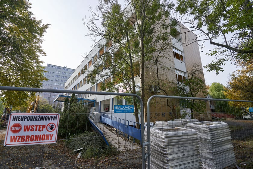 Wyburzanie przychodni Practimed