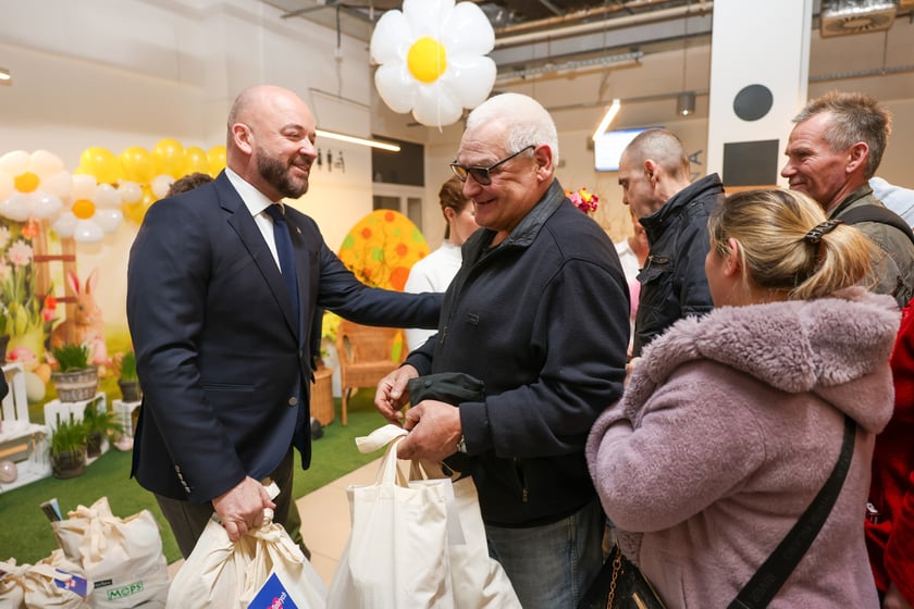 Przedświąteczne Paczki Dobrych Relacji. Wrocław, hala Grafit, 22.03.2024