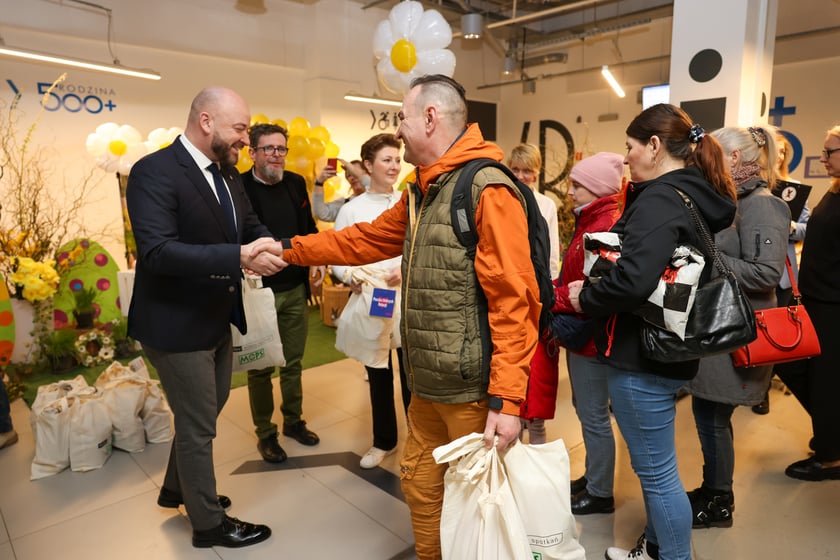 Przedświąteczne Paczki Dobrych Relacji. Wrocław, hala Grafit, 22.03.2024