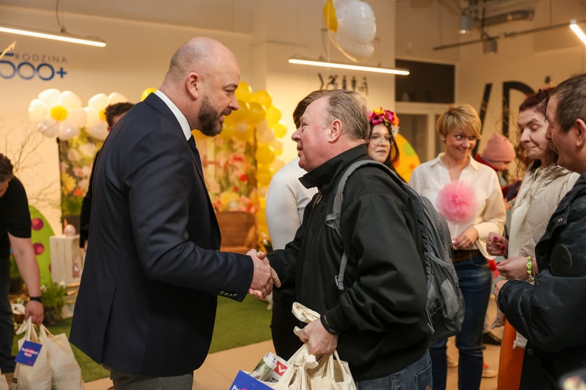 Przedświąteczne Paczki Dobrych Relacji. Wrocław, hala Grafit, 22.03.2024