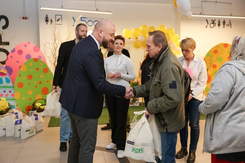 Przedświąteczne Paczki Dobrych Relacji. Wrocław, hala Grafit, 22.03.2024