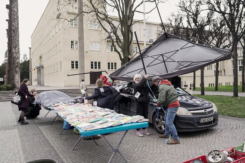 Giełda staroci pod Iglicą - niedziela 23 marca