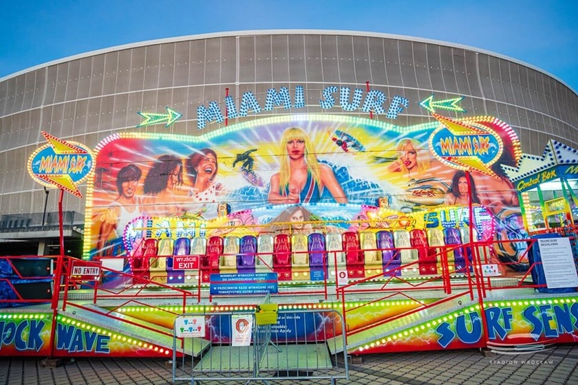 Na zdjęciach atrakcje Wesołego Miasteczka przy Tarczyński Arena Wrocław