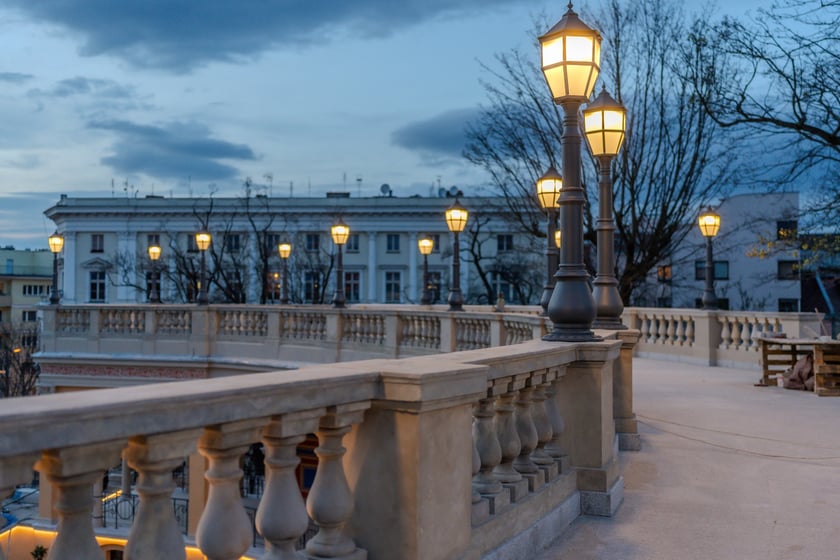 Rozświetlony Bastion Sakwowy na wzgórzu Partyzantów.