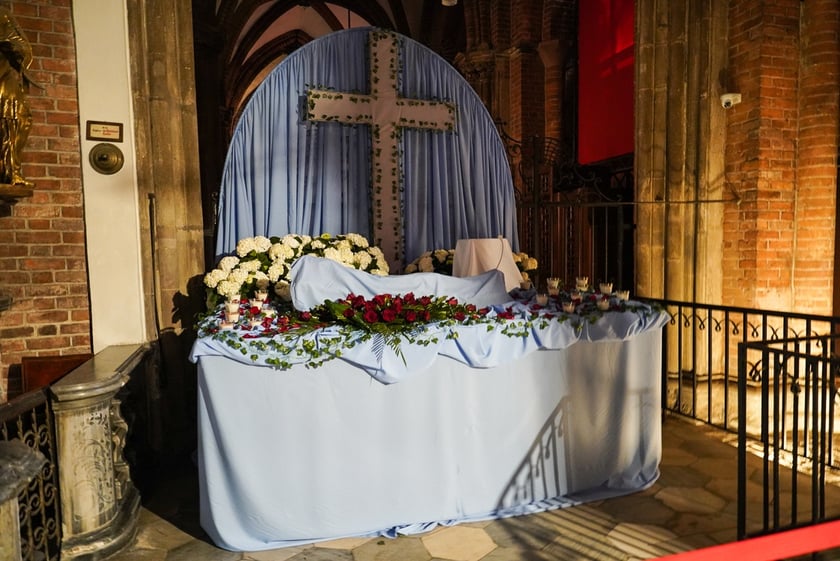 Przygotowania do świąt wielkanocnych w katedrze we Wrocławiu