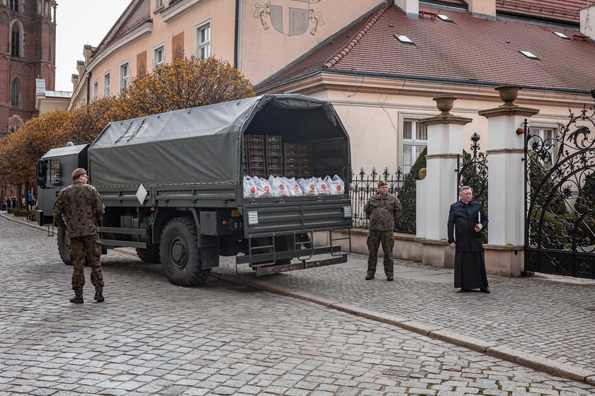 Caritas rozdał ubogim 600 paczek