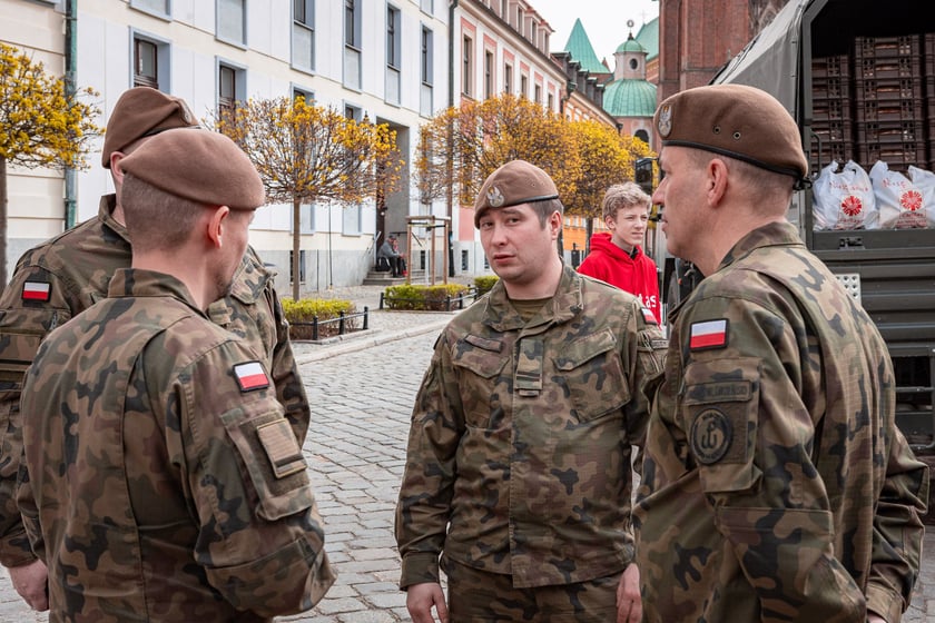 Caritas rozdał ubogim 600 paczek