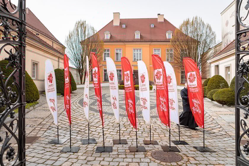 Caritas rozdał ubogim 600 paczek