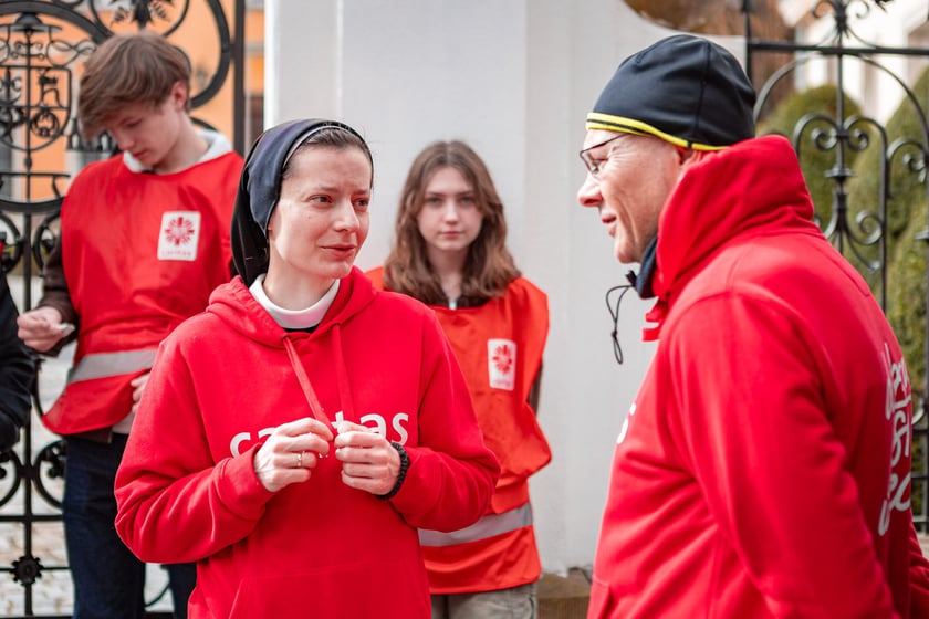 Caritas rozdał ubogim 600 paczek