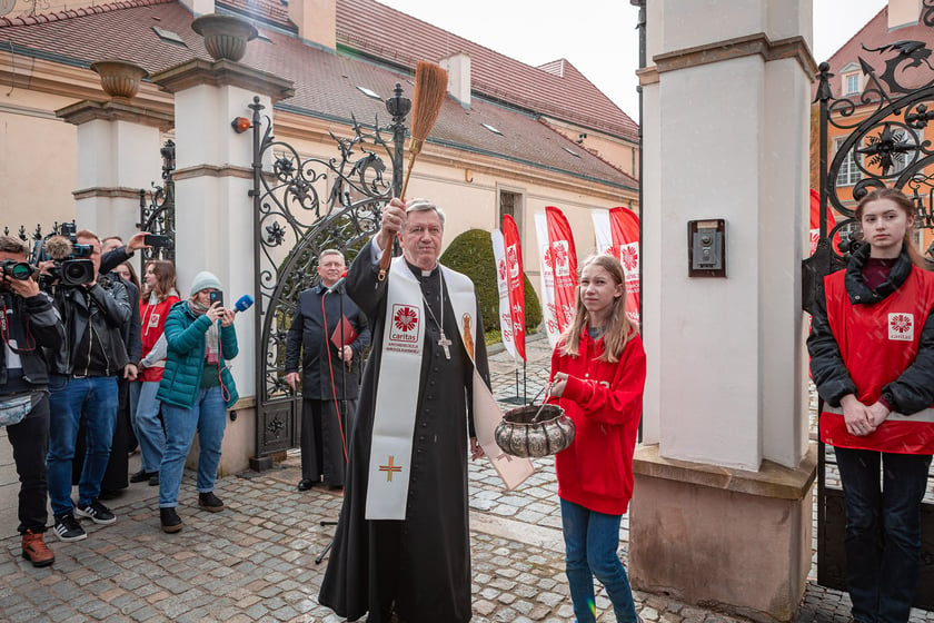 Caritas rozdał ubogim 600 paczek