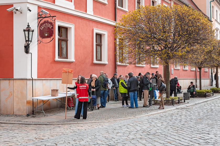 Caritas rozdał ubogim 600 paczek