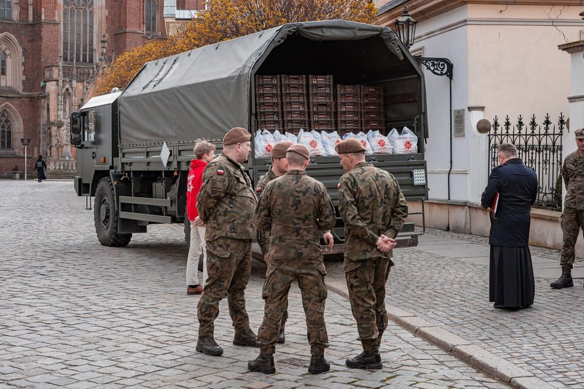 Caritas rozdał ubogim 600 paczek