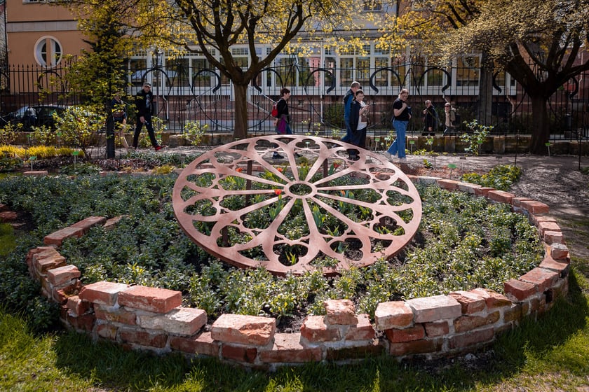 Wrocławski ogr&oacute;d botaniczny otwarty. Można go odwiedzać od 1 kwietnia do końca października.