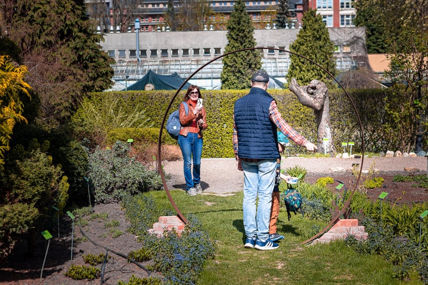 Wrocławski ogr&oacute;d botaniczny otwarty. Można go odwiedzać od 1 kwietnia do końca października.