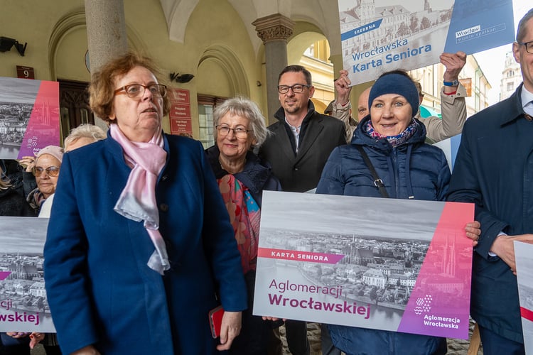 Konferencja prasowa dotycząca rewolucji w komunikacji aglomeracyjnej oraz  Karty Seniora Aglomeracji Wrocławskiej