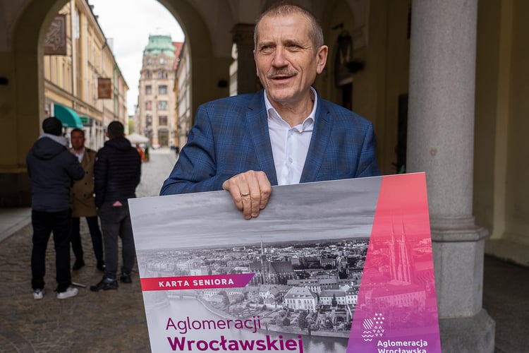 Konferencja prasowa dotycząca rewolucji w komunikacji aglomeracyjnej oraz  Karty Seniora Aglomeracji Wrocławskiej