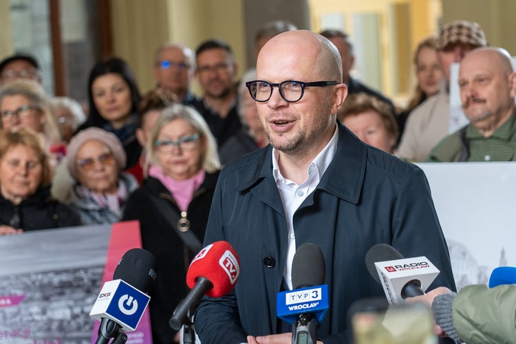 Konferencja prasowa dotycząca rewolucji w komunikacji aglomeracyjnej oraz  Karty Seniora Aglomeracji Wrocławskiej