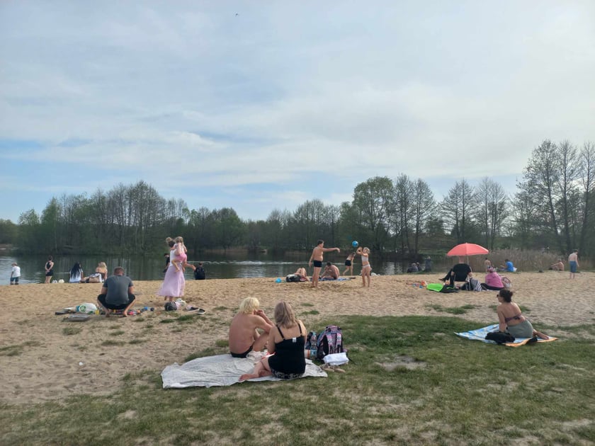 Wrocławianie wypoczywający na Maślicach