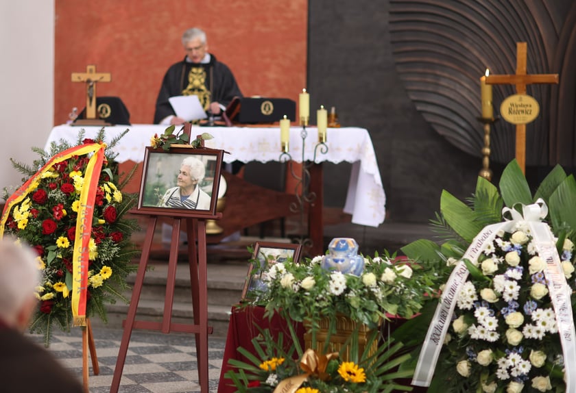 Pogrzeb Wiesławy Różewicz na cmentarzu Grabiszyńskim, 19 kwietnia 2024 roku