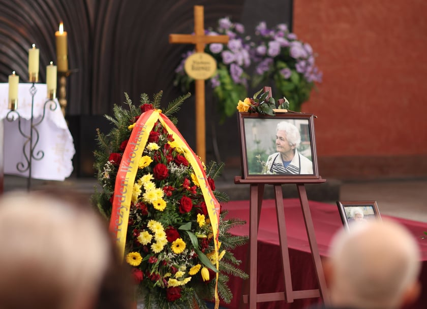 Pogrzeb Wiesławy Różewicz na cmentarzu Grabiszyńskim, 19 kwietnia 2024 roku