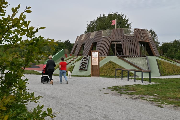 Plac zabaw Średniowieczny Wrocław w Parku Tysiąclecia