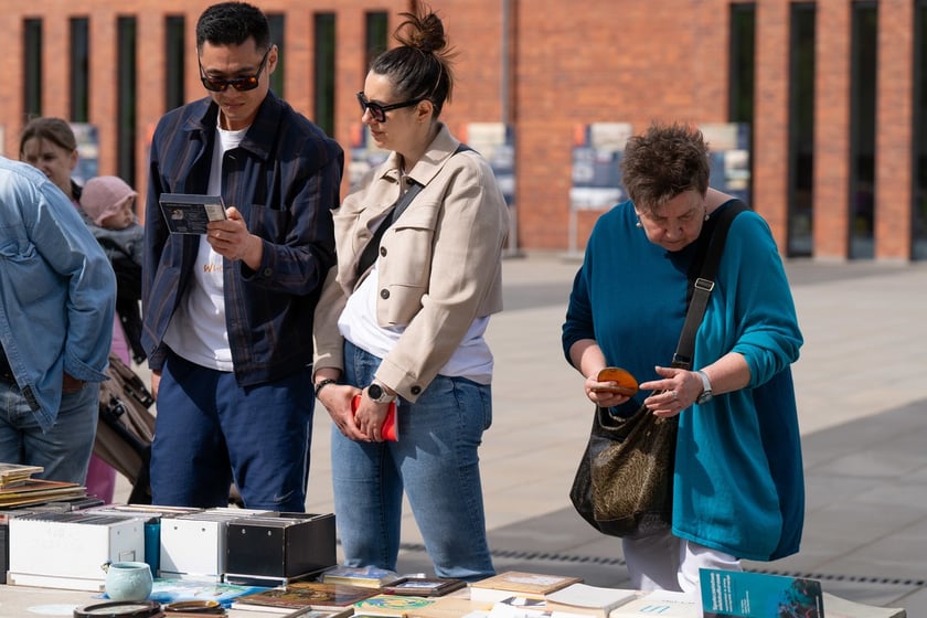 Pchli targ przy Centrum Historii Zjezdnia we Wrocławiu