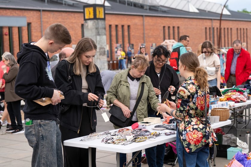 Pchli targ przy Centrum Historii Zjezdnia we Wrocławiu