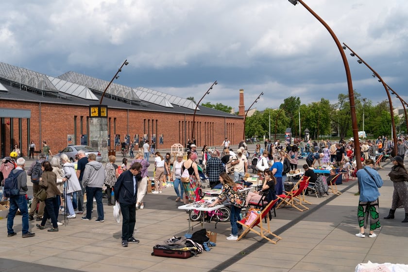 Pchli targ przy Centrum Historii Zjezdnia we Wrocławiu