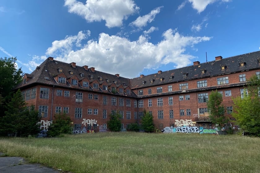Budynek szpitalny w kompleksie na Praczach Odrzańskich (projekt wspólnie z Georgiem Müllerem)