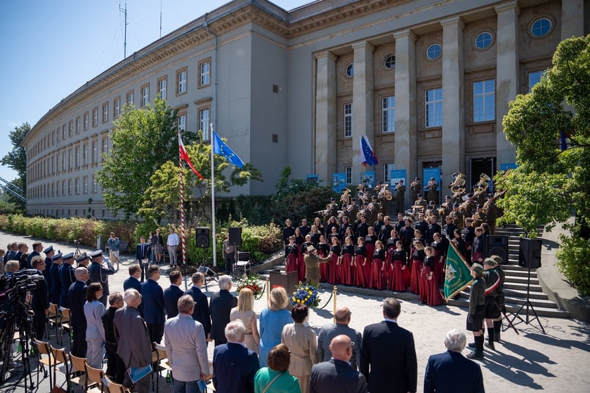 Uroczystości 20-lecia wstąpienia Polski do Unii Europejskiej, przed Urzędem Wojew&oacute;dzkim
