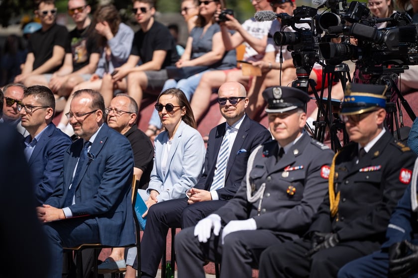 Uroczystości 20-lecia wstąpienia Polski do Unii Europejskiej, przed Urzędem Wojew&oacute;dzkim